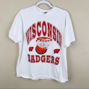 Vtg Wisconsin Badgers basketball graphic tee